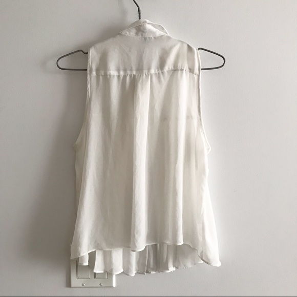 White blouse - Picture 8 of 10